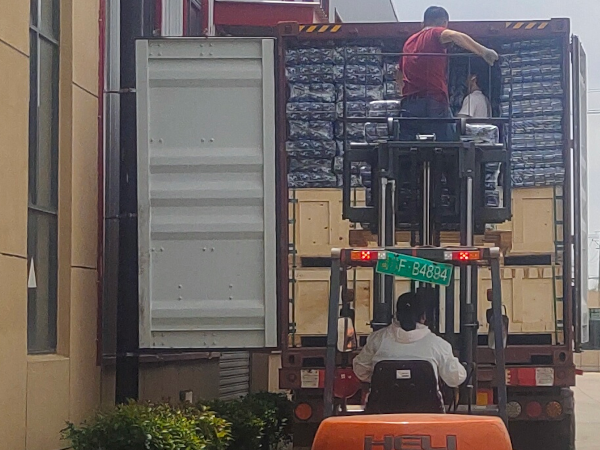 Aluminum foil container loading — export wooden pallet loading into container